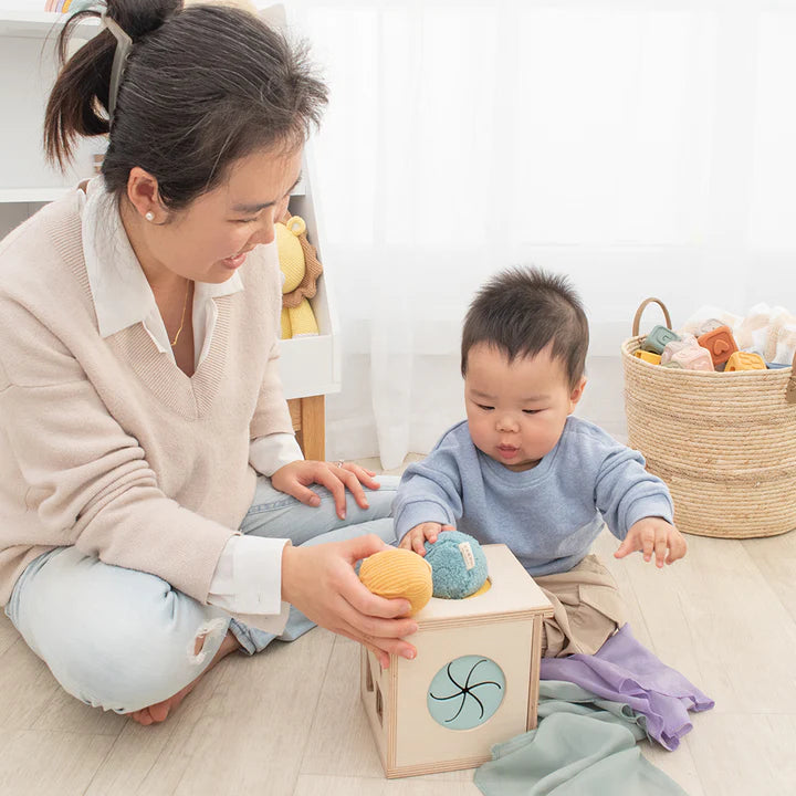 4-IN-1 SENSORY LEARNING CUBE