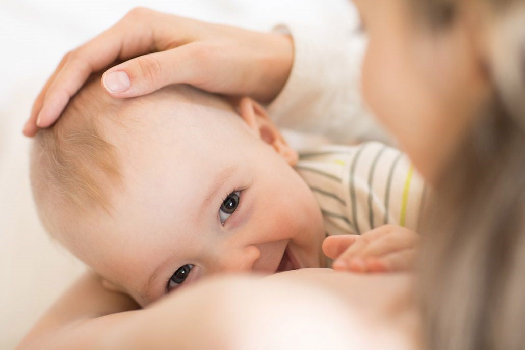 10 RIDICULOUS THINGS TODDLERS DO WHILE BREASTFEEDING