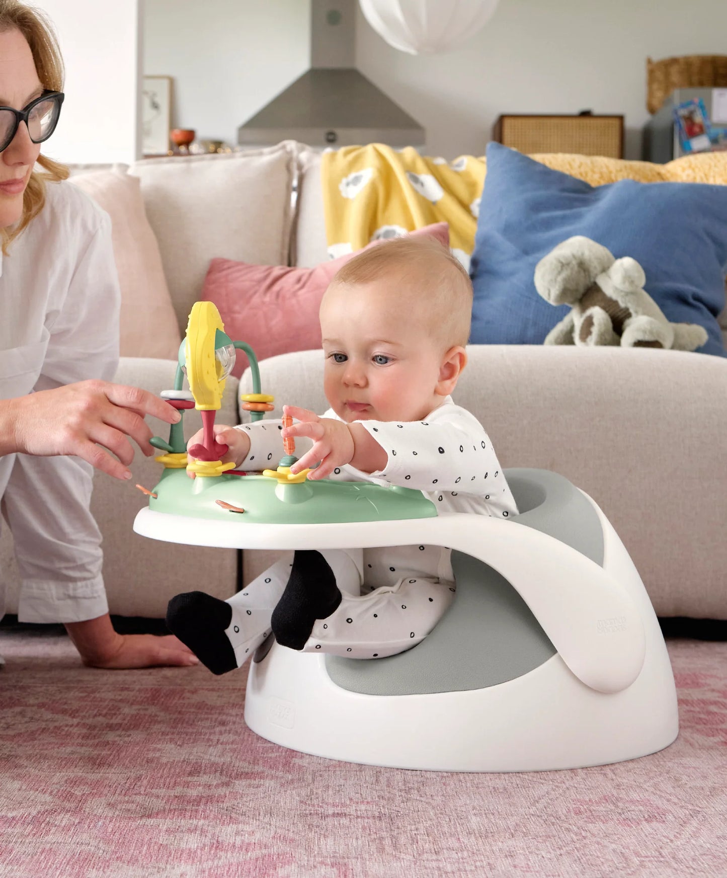 MAMAS & PAPAS SNUG FLOOR SEAT W/ TRAY