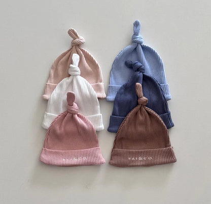 RAI & CO RIBBED KNOTTED BEANIE