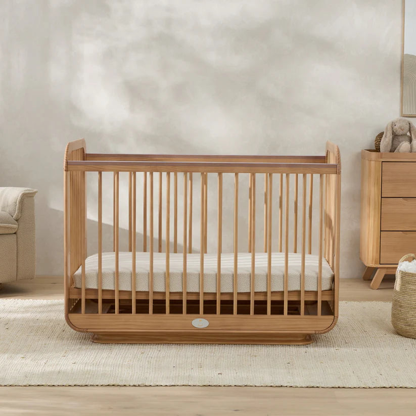 OLLIE SUSTAINABLE TIMBER COT