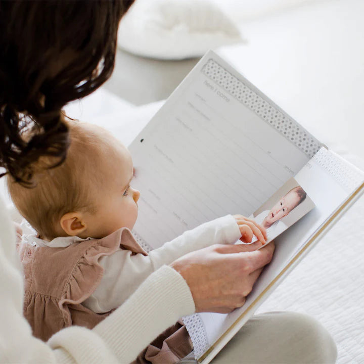 PEARHEAD BABY BOOK - HELLO BABY