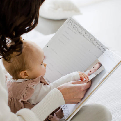 PEARHEAD BABY BOOK - HELLO BABY